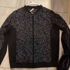 lululemon athletica Gray and Black Patterned Sweatshirt